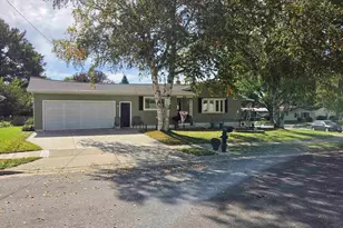 908 Mildred Ave, Edgerton, WI 53534 - Photo 2