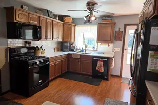908 Mildred Ave, Edgerton, WI 53534 - Photo 6