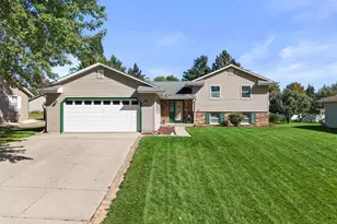 734 Lyndhurst Dr, Janesville, WI 53546 - Photo 1