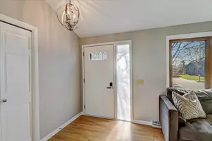 1110 Sunfield St, Sun Prairie, WI 53590 - Photo 8