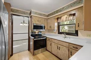 420 Melody Ln, Verona, WI 53593 - Photo 8