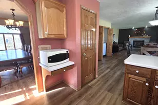1304 N Wuthering Hills Dr, Janesville, WI 53546 - Photo 14