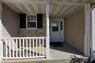 1304 N Wuthering Hills Dr, Janesville, WI 53546 - Photo 4