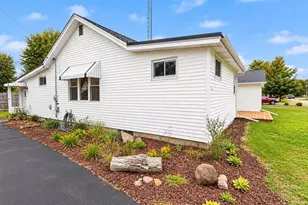 471 N Fulton St, Princeton, WI 54968 - Photo 2