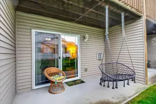 215 Douglas Dr, Brooklyn, WI 53521 - Photo 8