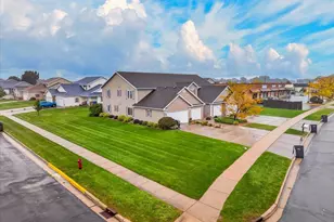 215 Douglas Dr, Brooklyn, WI 53521 - Photo 18