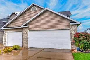 215 Douglas Dr, Brooklyn, WI 53521 - Photo 8