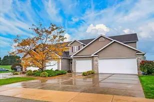 215 Douglas Dr, Brooklyn, WI 53521 - Photo 10