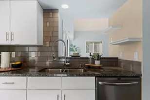 1027 Sunnyvale Ln, Madison, WI 53713 - Photo 8