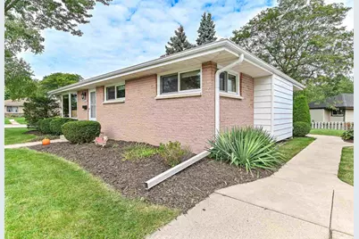 N89W15378 Cleveland Avenue, Menomonee Falls, WI 53051 - Photo 4