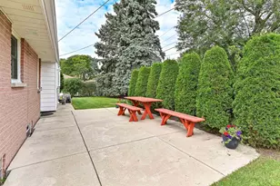 N89W15378 Cleveland Ave, Menomonee Falls, WI 53051 - Photo 36