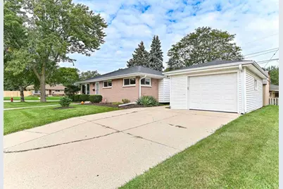 N89W15378 Cleveland Avenue, Menomonee Falls, WI 53051 - Photo 1