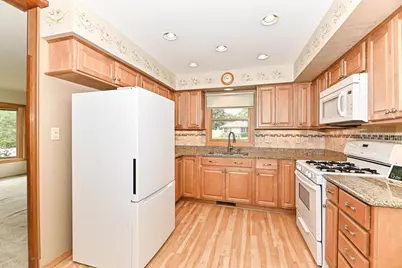 N89W15378 Cleveland Avenue, Menomonee Falls, WI 53051 - Photo 14
