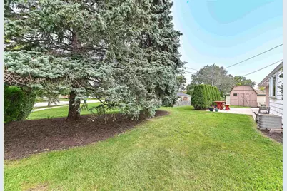 N89W15378 Cleveland Avenue, Menomonee Falls, WI 53051 - Photo 32