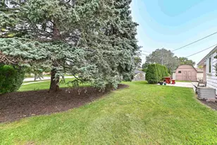 N89W15378 Cleveland Ave, Menomonee Falls, WI 53051 - Photo 32