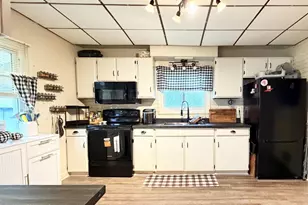 138 Burchard St, Beaver Dam, WI 53916 - Photo 2