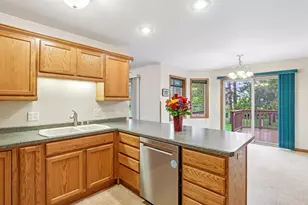 563 Clemens Ct, Portage, WI 53901 - Photo 10