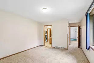 563 Clemens Ct, Portage, WI 53901 - Photo 20