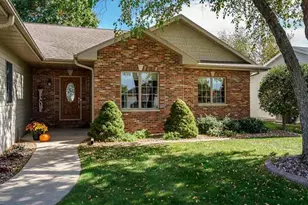 1616 Honeysuckle Ln, Janesville, WI 53546 - Photo 2