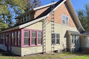 922 Washington Ave, Wisconsin Dells, WI 53965 - Photo 2