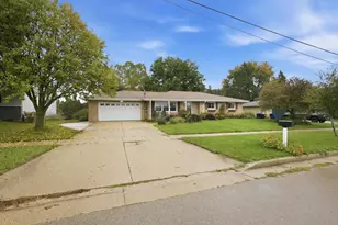 609 Oak Ln, Horicon, WI 53032 - Photo 2