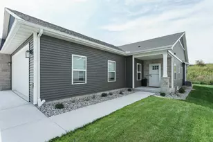 3823 Tanglewood Pl, Janesville, WI 53546 - Photo 2