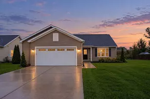 751 S Sugarpine Way, Elkhorn, WI 53121 - Photo 2