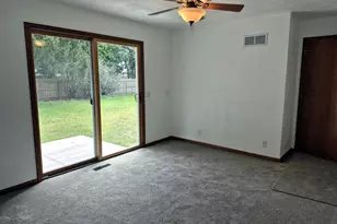 1212 N Wuthering Hills Dr, Janesville, WI 53546 - Photo 12