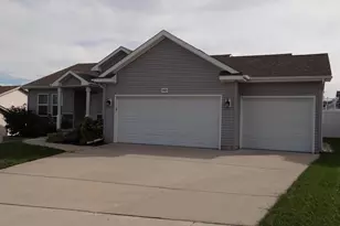 4424 Dublin Dr, Janesville, WI 53546 - Photo 2