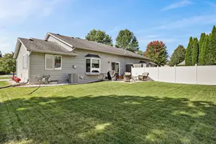 636 Constitution Ln, DeForest, WI 53532 - Photo 6