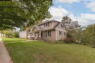 727 Myrtle St, Reedsburg, WI 53959 - Photo 2