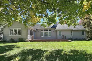 3511 Candlewood Dr, Janesville, WI 53546 - Photo 4