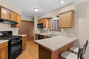 411 Amey Dr, Baraboo, WI 53913 - Photo 8