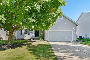 535 Goldenrod Cir, Verona, WI 53593 - Photo 2
