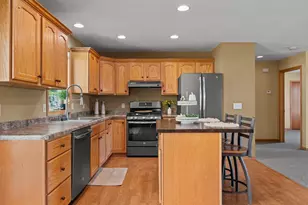 517 Vine St, Baraboo, WI 53913 - Photo 4