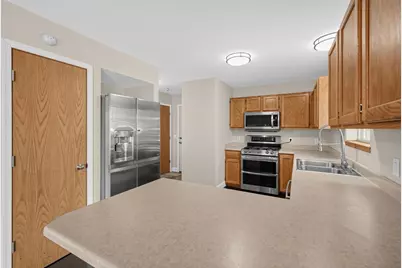 1138 Glacier Hill Drive, Madison, WI 53704 - Photo 4