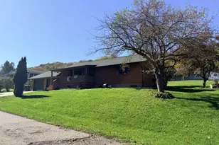 660 N Grove St, Richland Center, WI 53581 - Photo 8