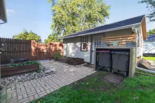 402 E Main St, Janesville, WI 53536 - Photo 32
