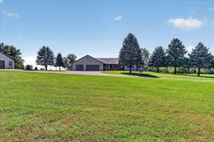 5541 W County A Rd, Janesville, WI 53548 - Photo 4
