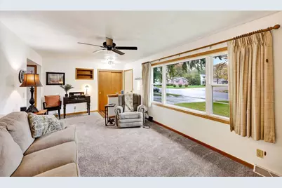 1475 Steven Street, Sun Prairie, WI 53590 - Photo 4