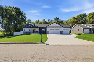 3107 Rockport Park Dr, Janesville, WI 53548 - Photo 2