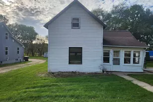 617 Center St, Wonewoc, WI 53968 - Photo 4