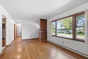 554 W Church St, Belleville, WI 53508 - Photo 4