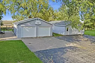 846 Taylor Rd, New Lisbon, WI 53950 - Photo 2