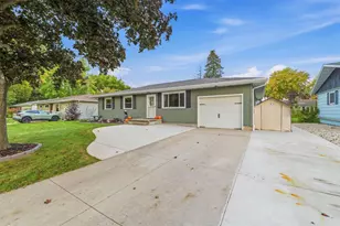 1120 E Circle Dr, Beaver Dam, WI 53916 - Photo 1
