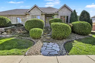 902 Winding Way, Madison, WI 53562 - Photo 2