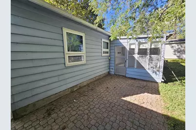 327 Hitchcock Street, Baraboo, WI 53913 - Photo 4