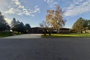 1818 Grumann Dr, Tomah, WI 54660 - Photo 4