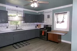 521 Caroline St, Janesville, WI 53545 - Photo 2