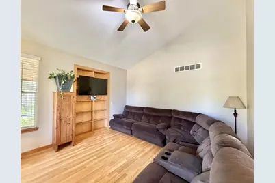 505 E Weirick Avenue, Beloit, WI 53511 - Photo 2